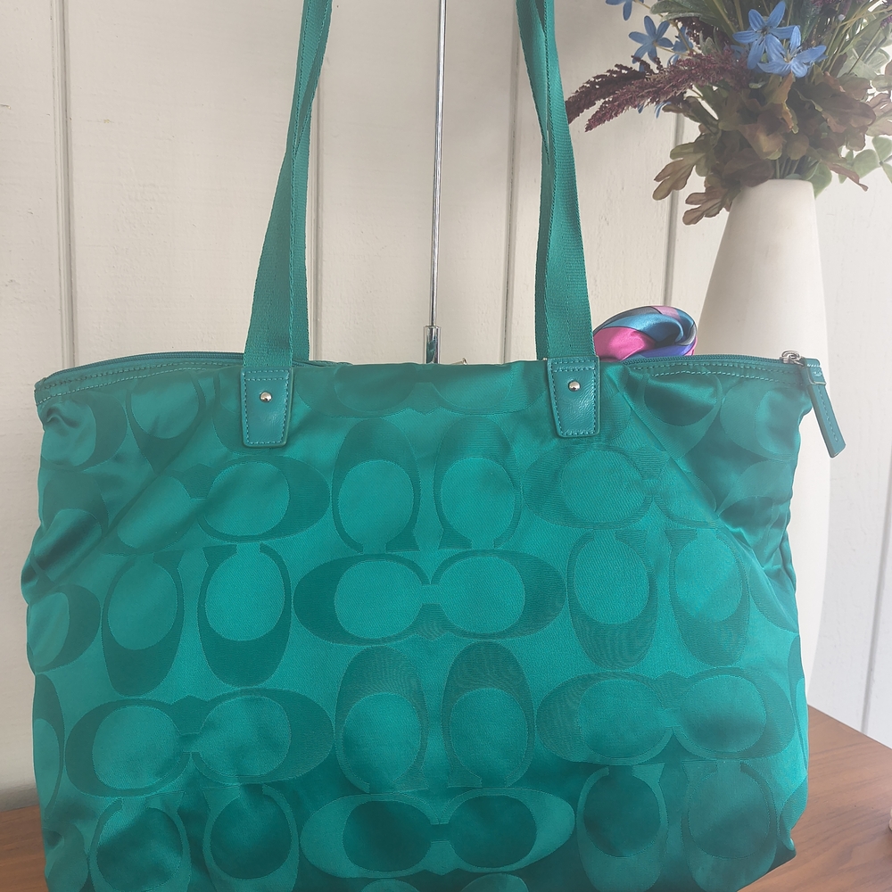 Coach Green Tote Bag with Pink Accent - Picture 2 of 16